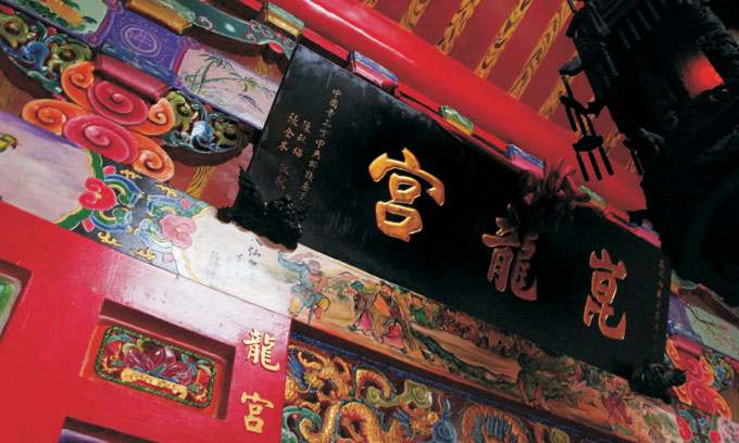 崑龍宮精美的彩繪一景