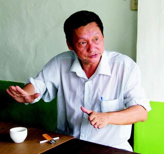龍目村前村長謝坤淞,受訪敘述龍目門牌編號軼事。