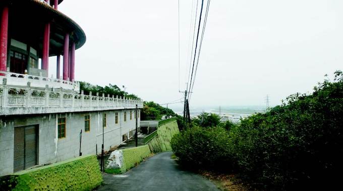 由文化院右側處往前、 往下鳥瞰，具有居高臨 下之軍事優勢。